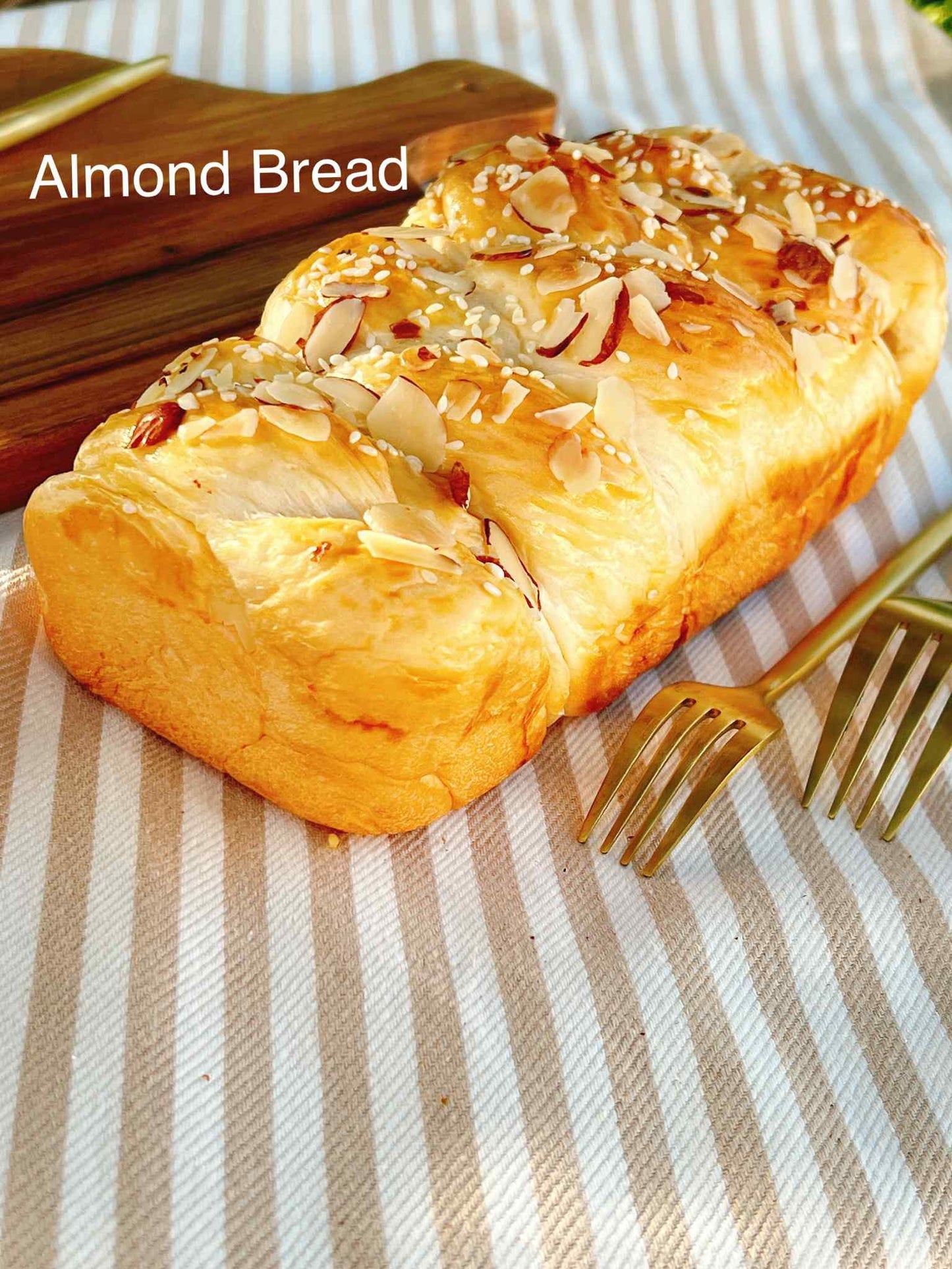 Brioche Almond Bread / Bánh Mì Hoa Cúc